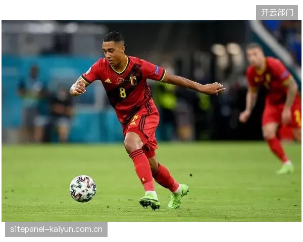4-2-3-1阵型可作为B计划,蒂勒曼斯位置前移将增加禁区前沿的创造力。 4-2-3-1阵型可作为B计划,蒂勒曼斯位置前移将增加禁区前沿的创造力。